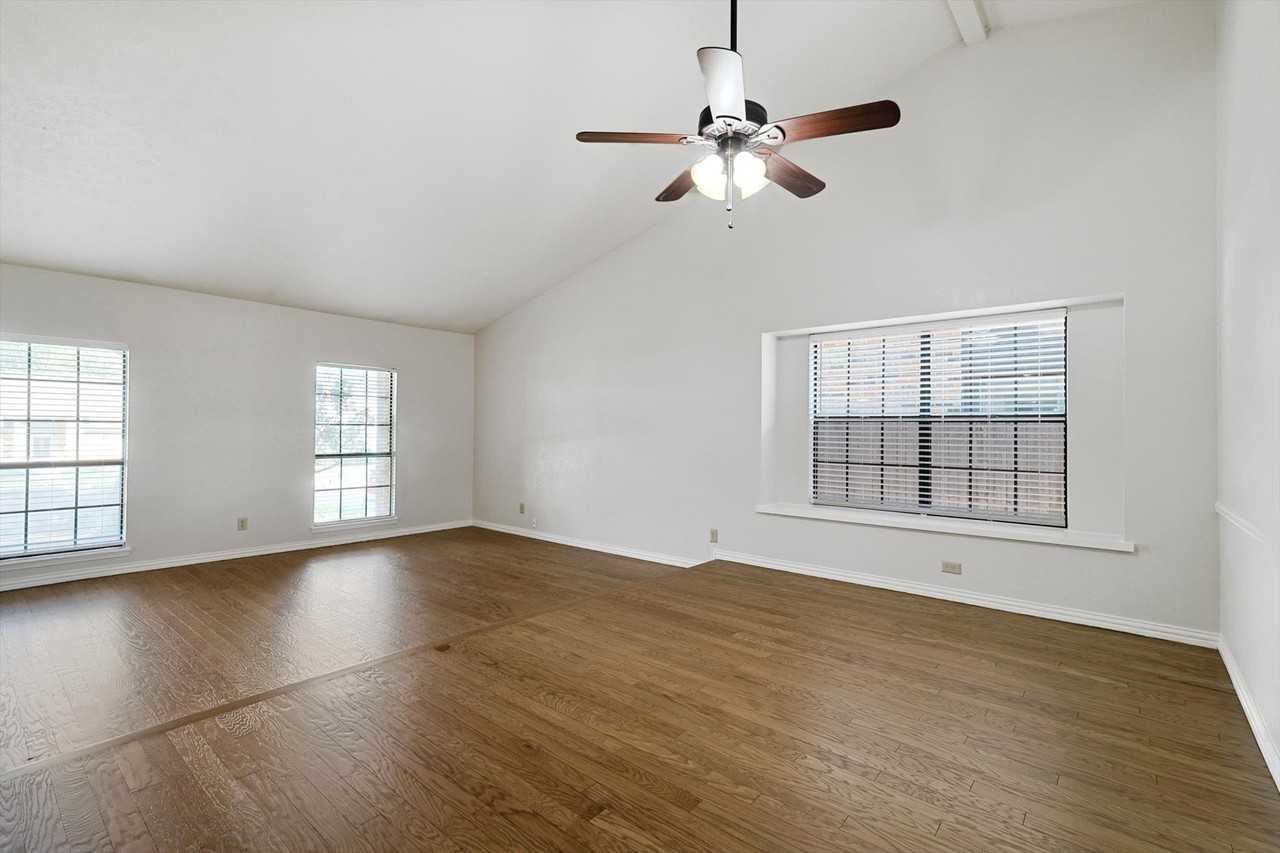 2825 Windsor Dr - Photo 7 of 37