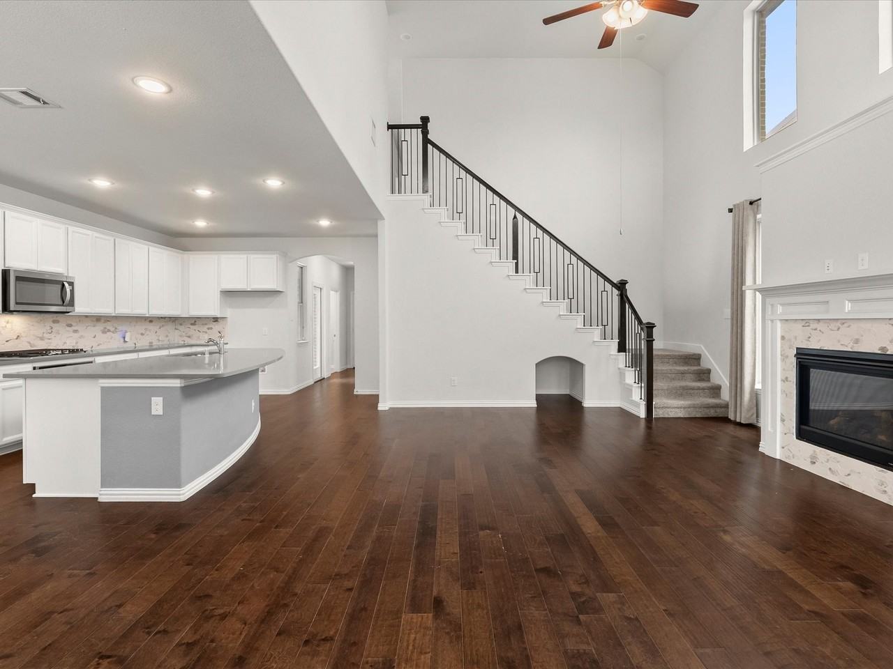 2036 Barx Dr - Photo 3 of 33