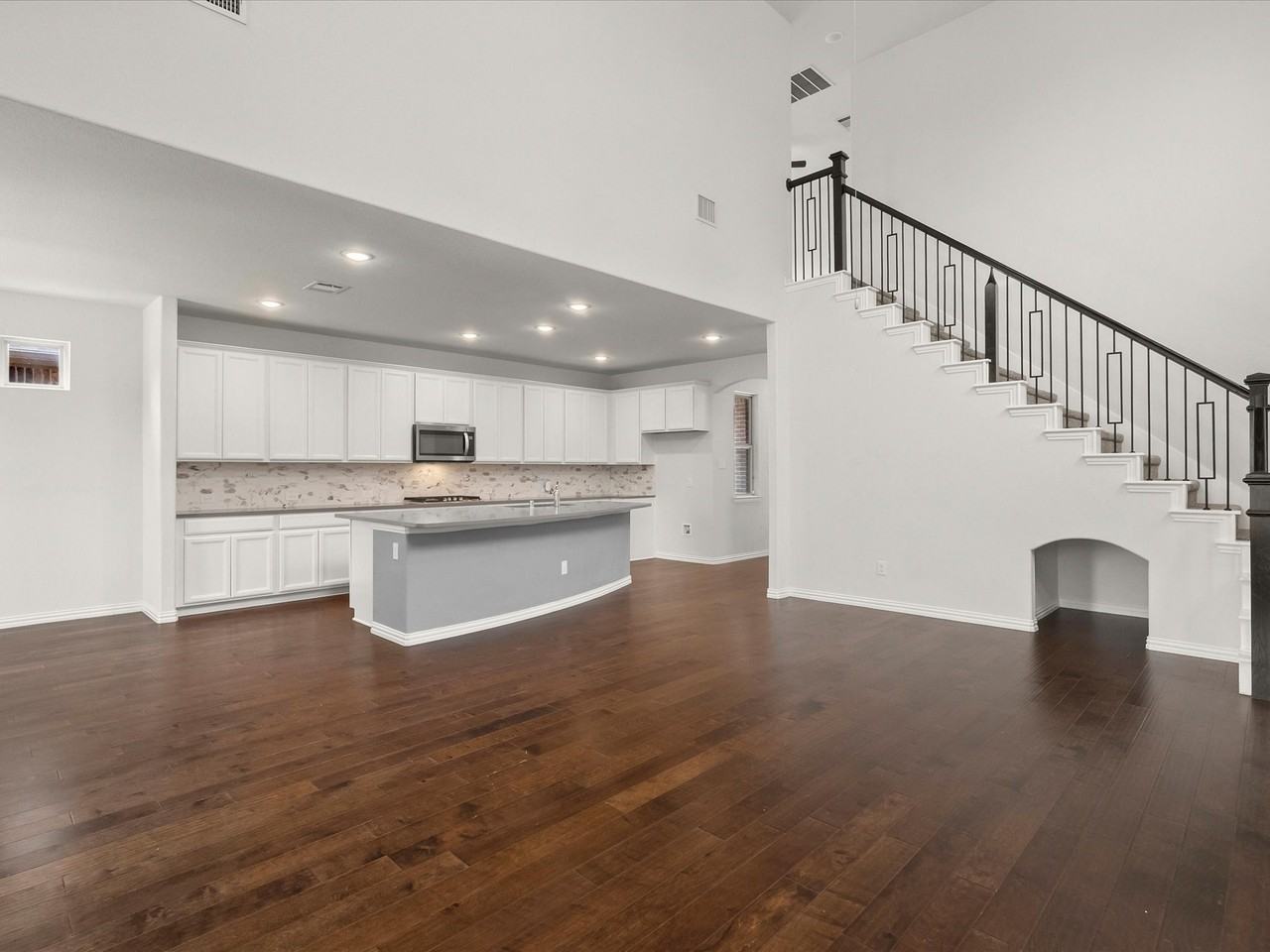 2036 Barx Dr - Photo 4 of 33