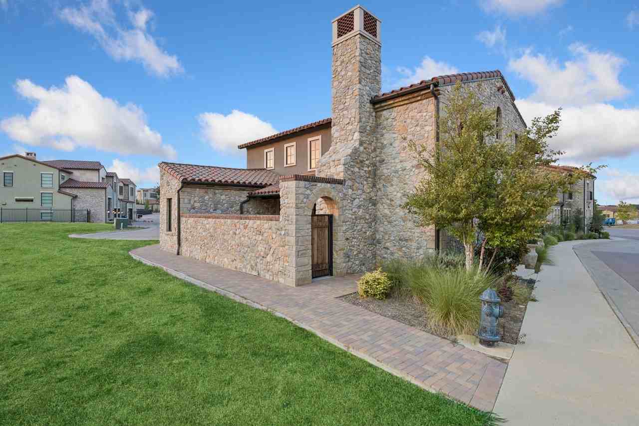 76 Cortes Dr - Photo 3 of 38