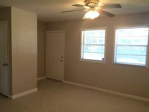 406 Henry St - Photo 3 of 18