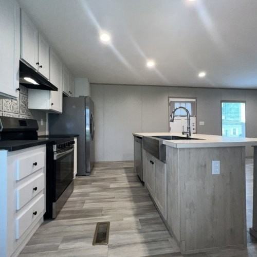 202 Teasley Ln - Photo 6 of 29