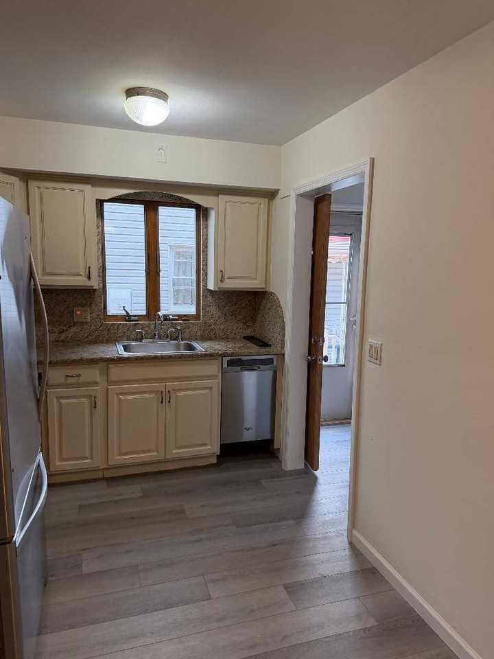 115 Twombly Ave - Photo 3 of 9