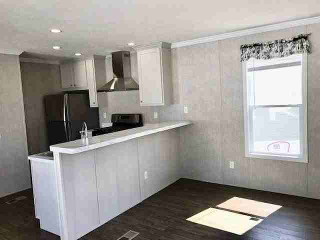 8001 Hamilton Ave - Photo 2 of 11