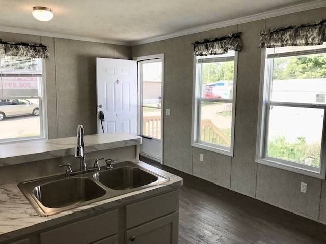8001 Hamilton Ave - Photo 5 of 11