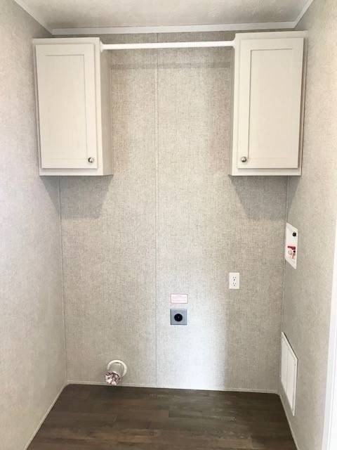8001 Hamilton Ave - Photo 7 of 11