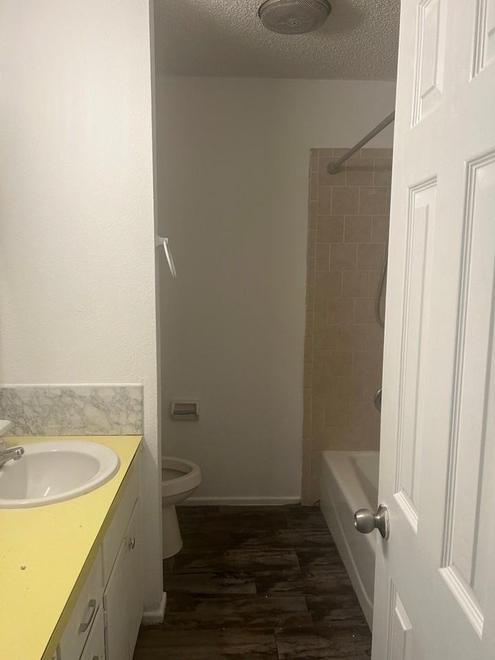 1708 E 50th St - Photo 6 of 10