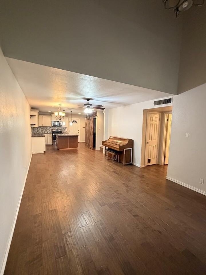 4309 Village Way - Photo 3 of 10