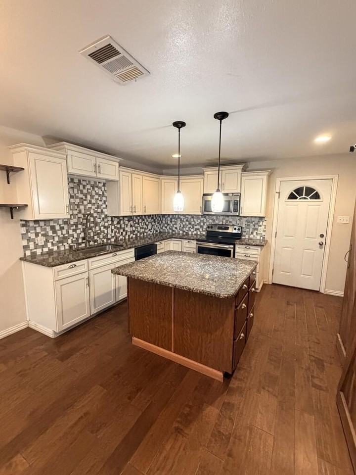 4309 Village Way - Photo 4 of 10