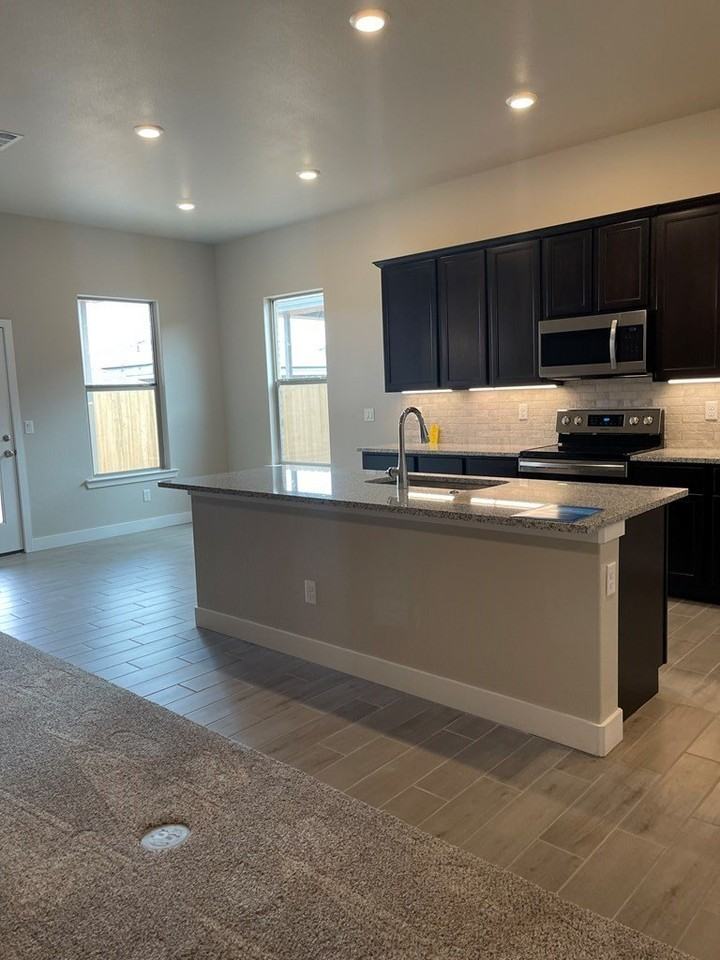 1121 Masquerade Blvd - Photo 3 of 14