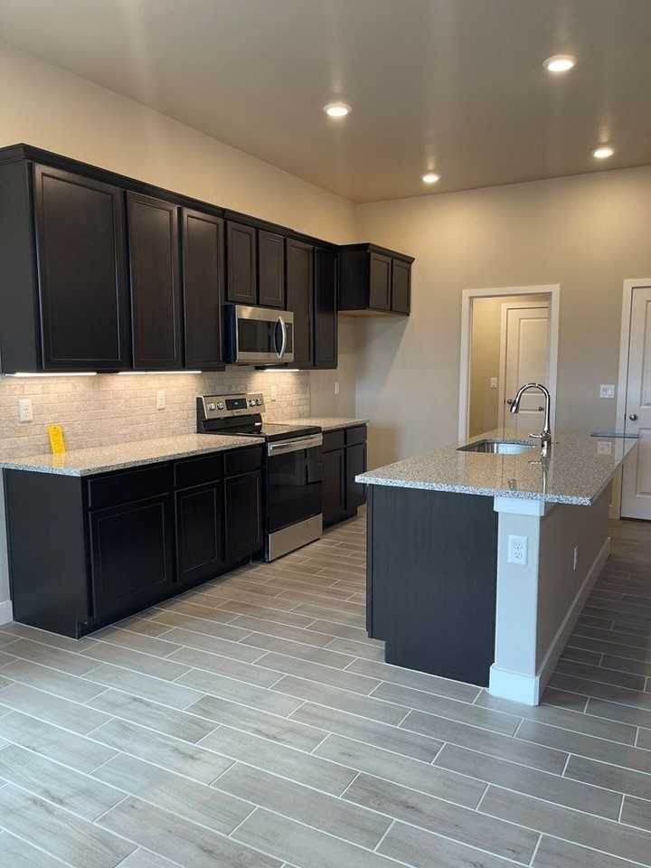 1121 Masquerade Blvd - Photo 4 of 14