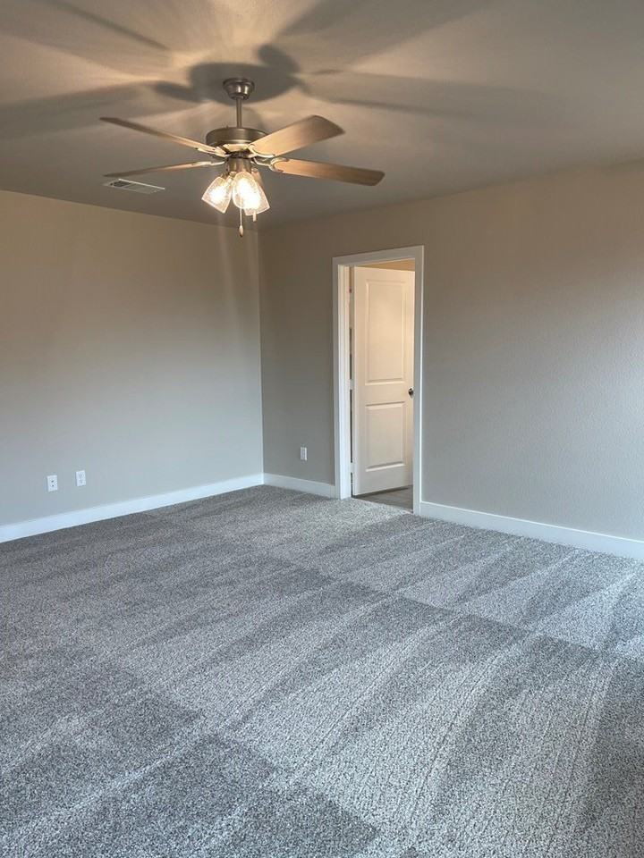 1121 Masquerade Blvd - Photo 7 of 14