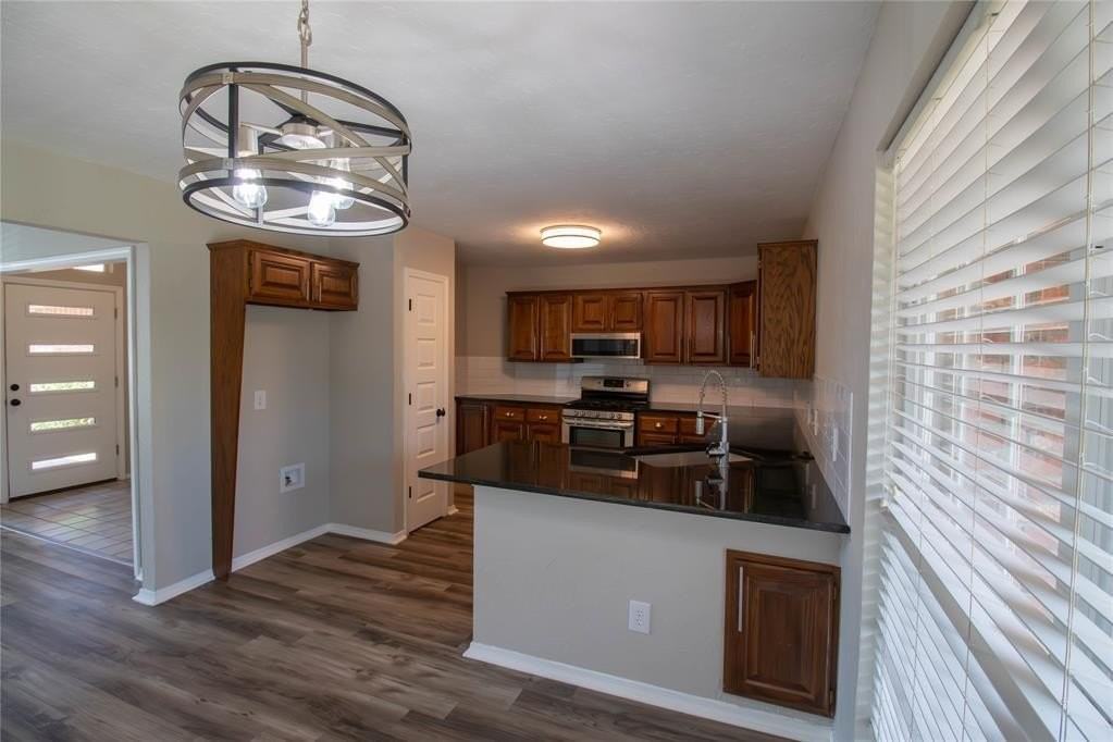 525 Nw 171st St - Photo 5 of 24