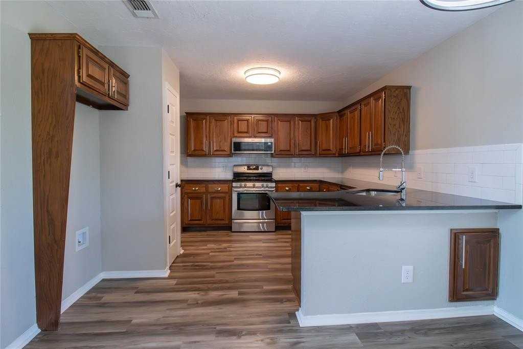 525 Nw 171st St - Photo 6 of 24