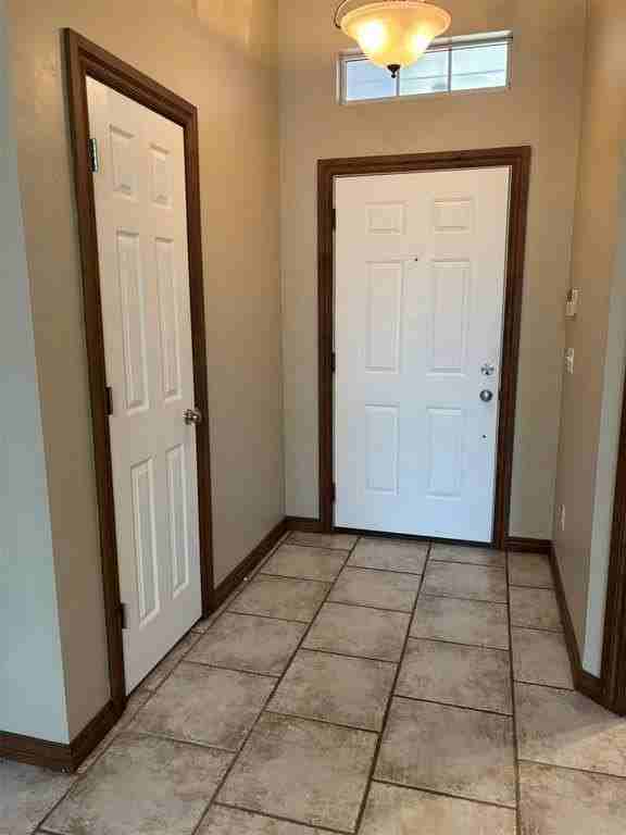 1045 Sw 128th St - Photo 3 of 32