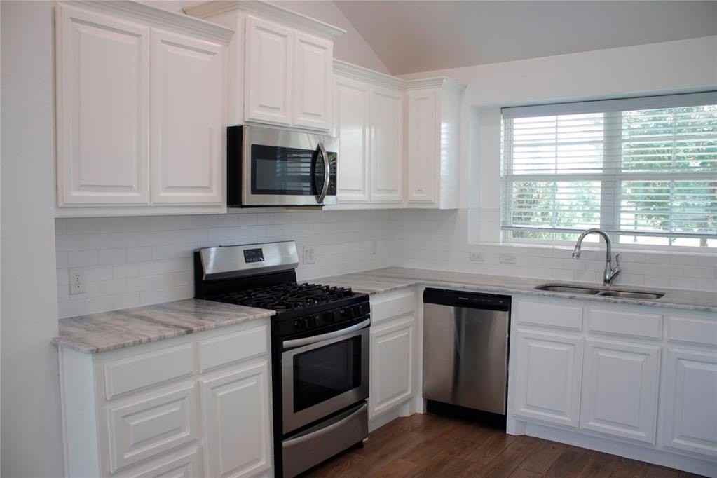 10601 Nw 20th St - Photo 4 of 21