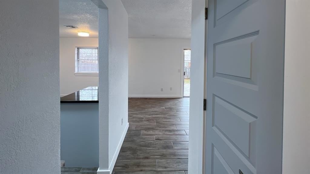 5929 Nw 62nd St - Photo 6 of 20