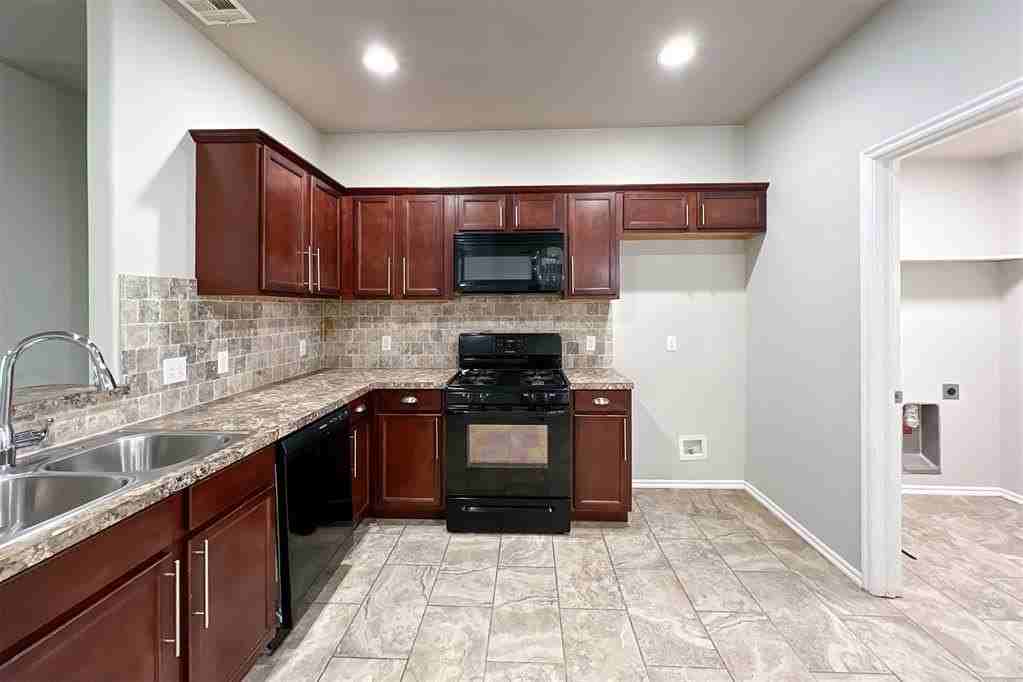 2901 Cider Mill Ln - Photo 7 of 26