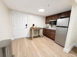 featured image of 201 S Stillman St #212