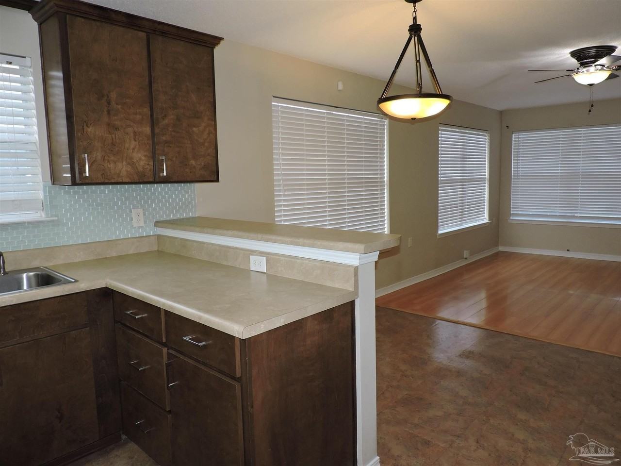 8110 Heirloom Dr - Photo 3 of 21