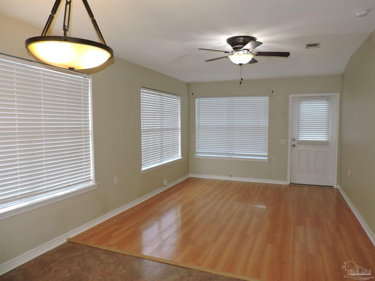8110 Heirloom Dr - Photo 4 of 21