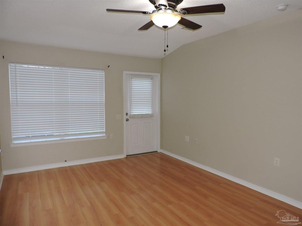 8110 Heirloom Dr - Photo 6 of 21