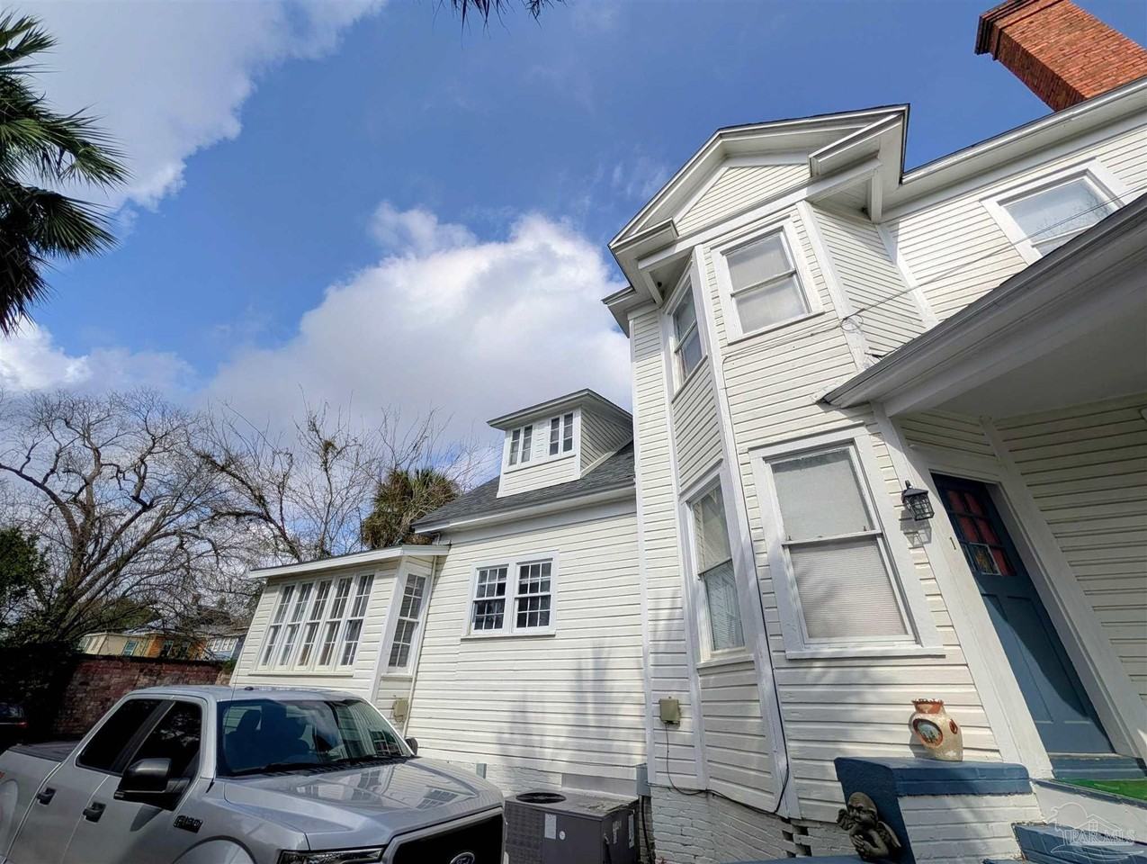 911 N Spring St #4 - Photo 3 of 16