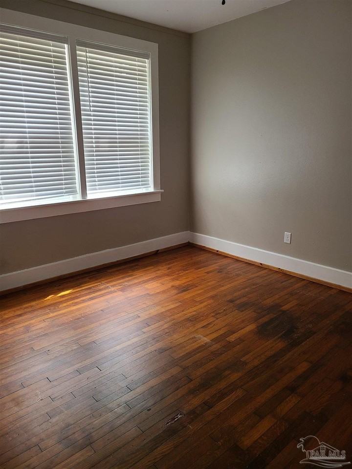 114 W La Rua St - Photo 6 of 27
