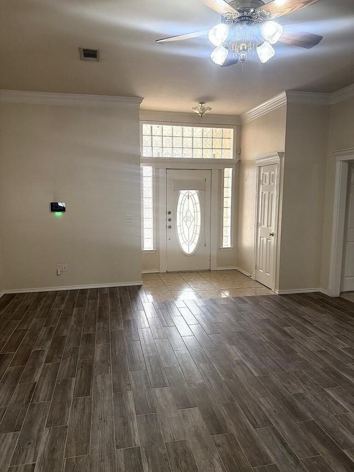 4505 Trevino St - Photo 3 of 20