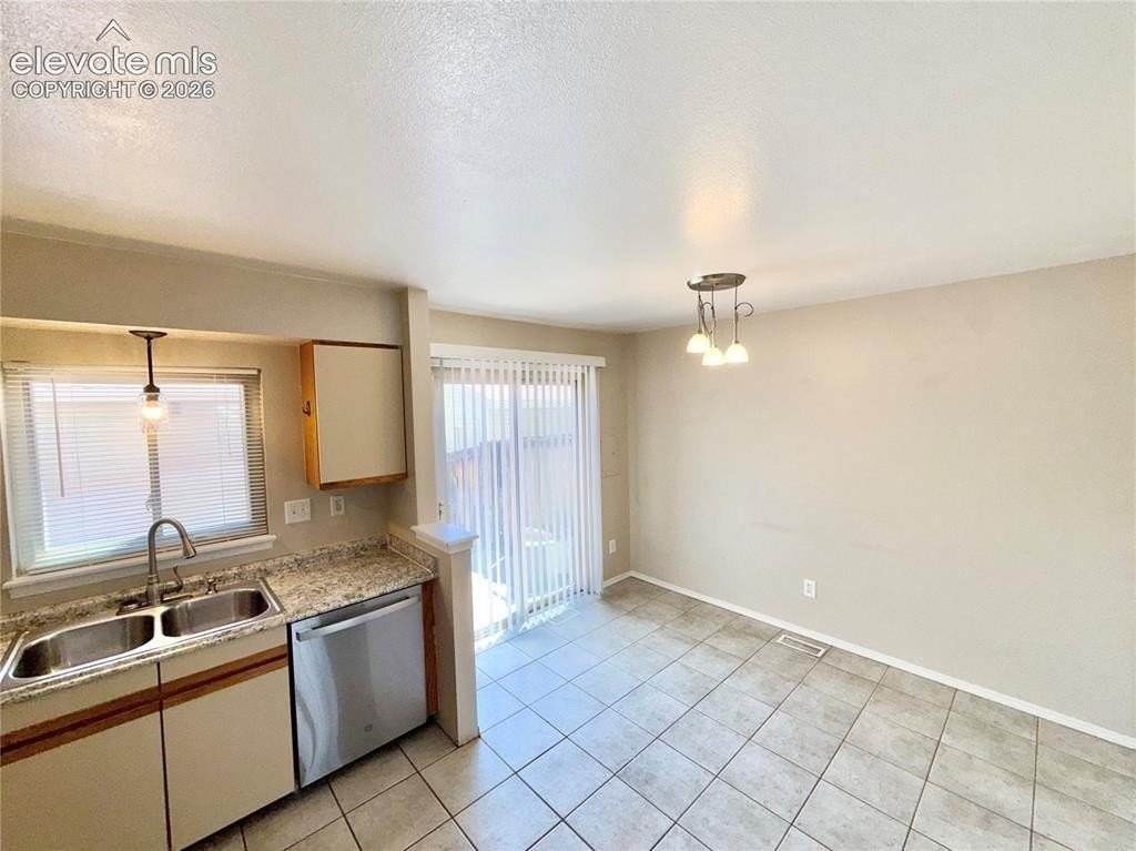 8084 Lexington Park Dr - Photo 7 of 14