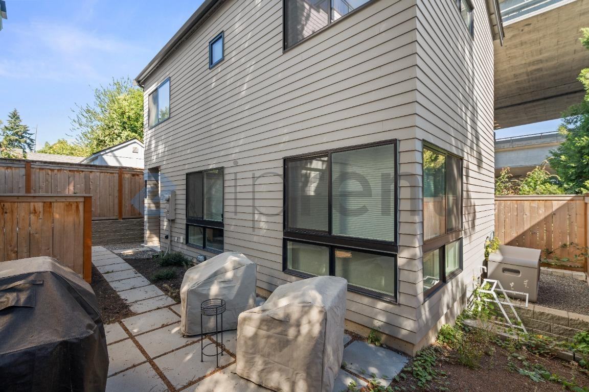 4028 5th Ave Ne - Photo 2 of 20