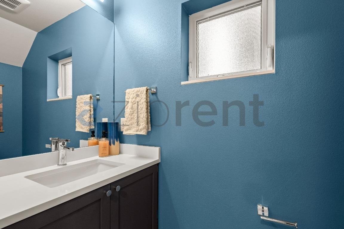 4028 5th Ave Ne - Photo 5 of 20