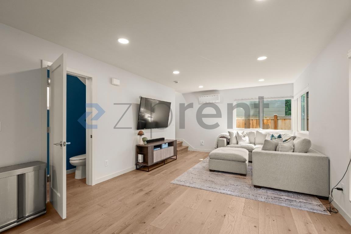 4028 5th Ave Ne - Photo 6 of 20