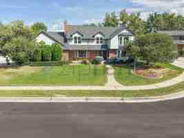featured image of 1935 E Brandon Park Pl