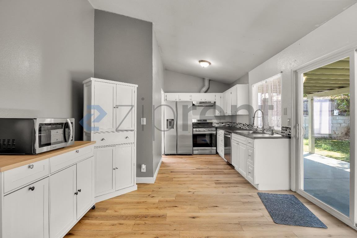 2863 Roseann Ave - Photo 5 of 18