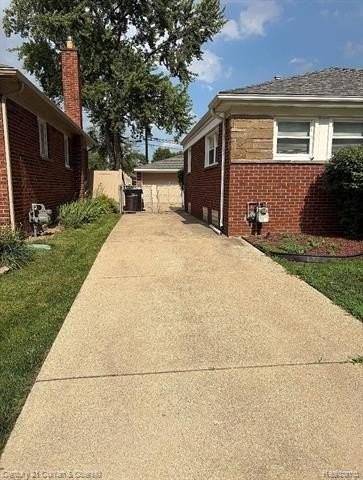 8949 Fox Ave - Photo 4 of 29