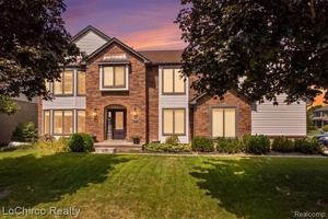 featured image of 2700 Broadmoor Dr