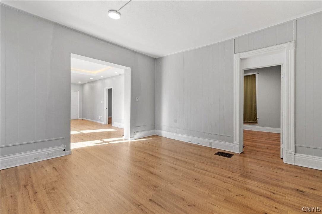 319 Merriman Ave Lowr - Photo 4 of 26
