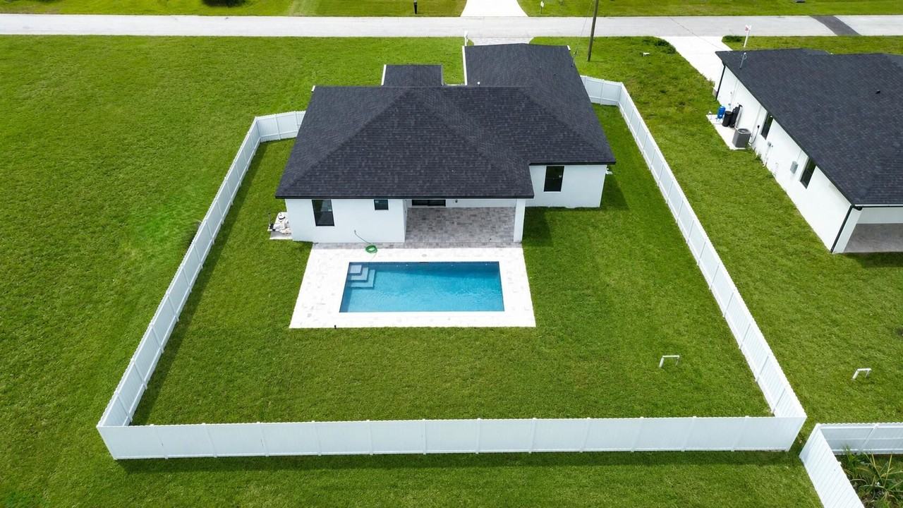 2458 Nw 9th Ter - Photo 3 of 35