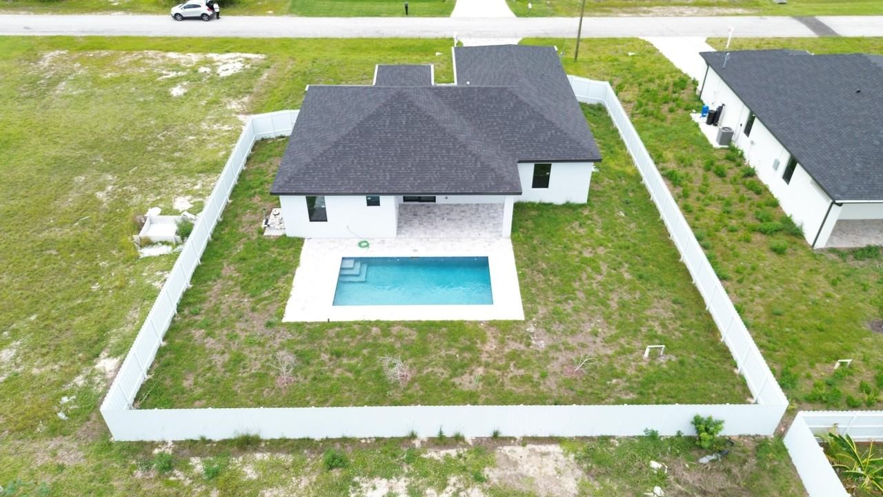 2458 Nw 9th Ter - Photo 4 of 35