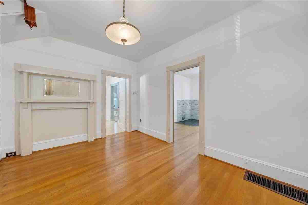 733 Murray Ave Se - Photo 4 of 18