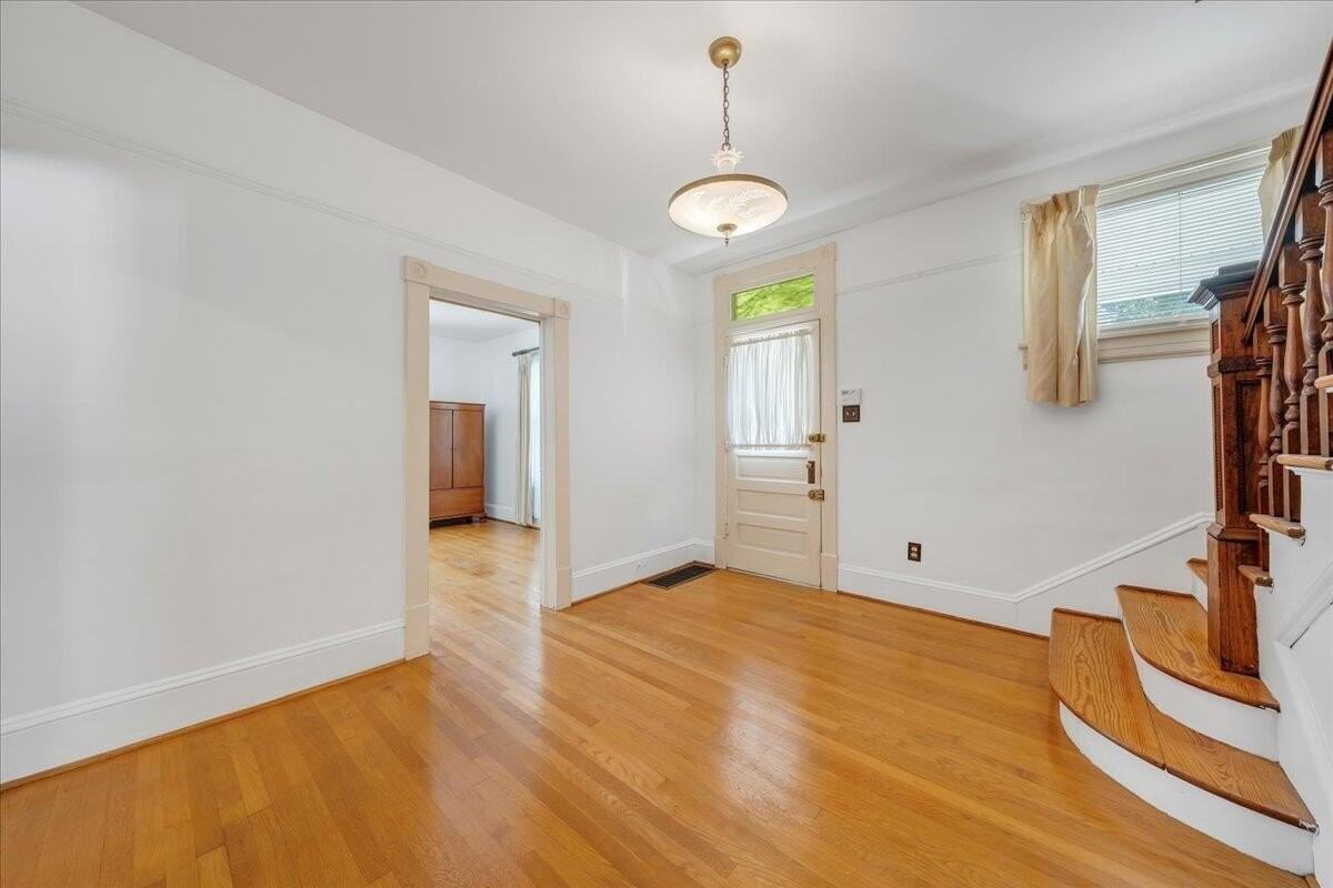 733 Murray Ave Se - Photo 5 of 18