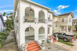 featured image of 2224 Pine St