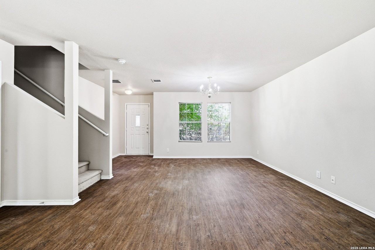 210 Birchwood Bay - Photo 2 of 27