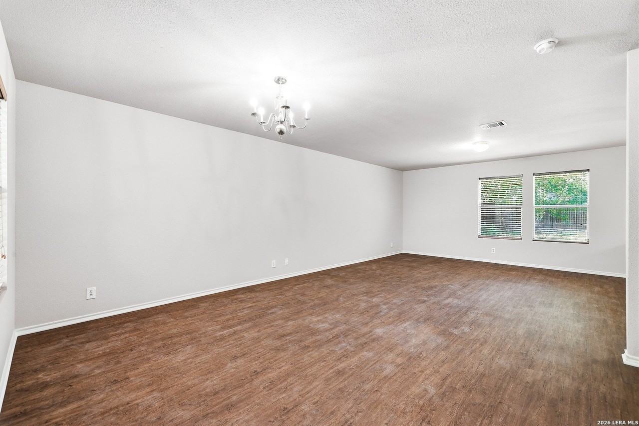 210 Birchwood Bay - Photo 3 of 27