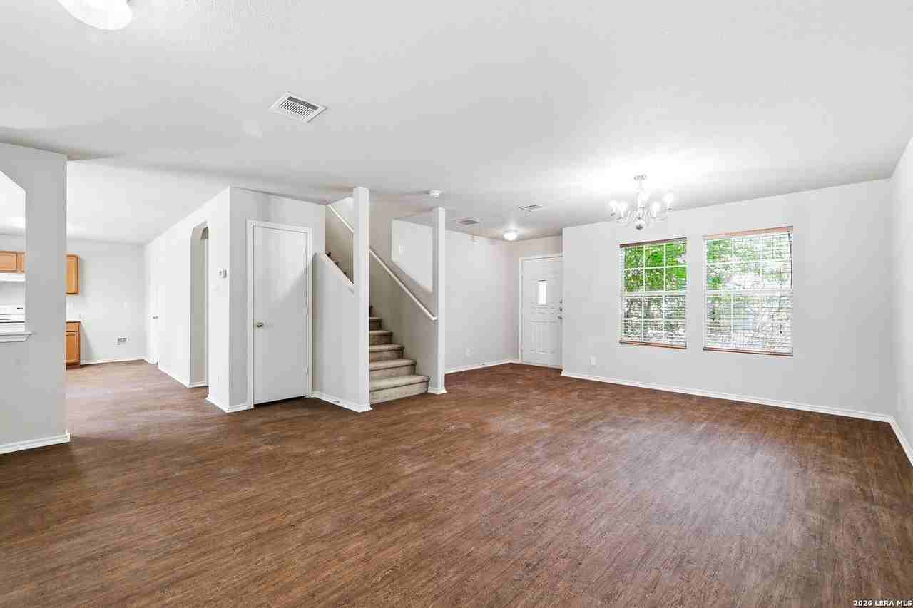 210 Birchwood Bay - Photo 6 of 27