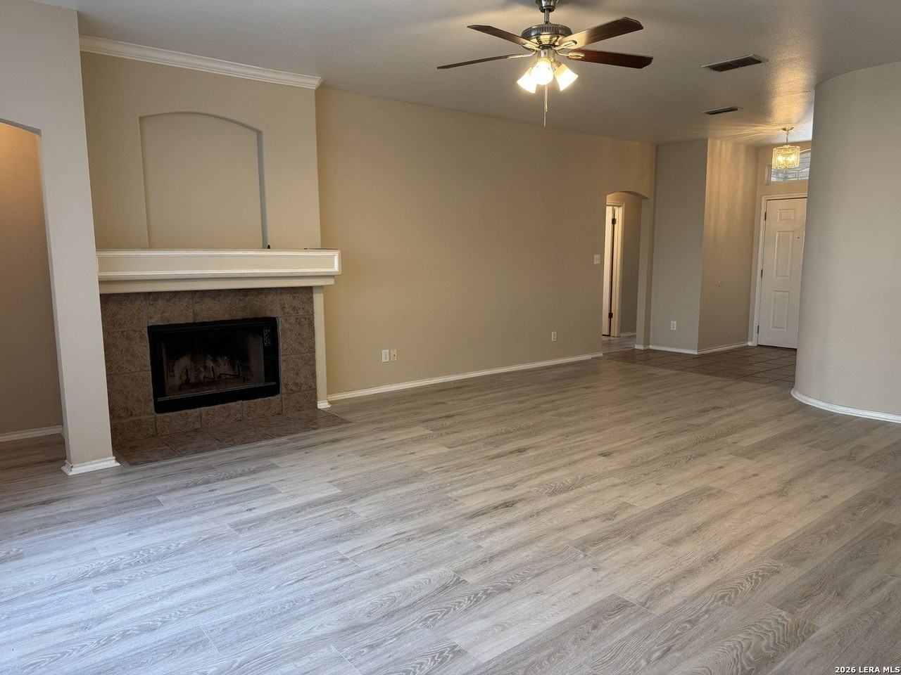 2805 Berry Way - Photo 4 of 21