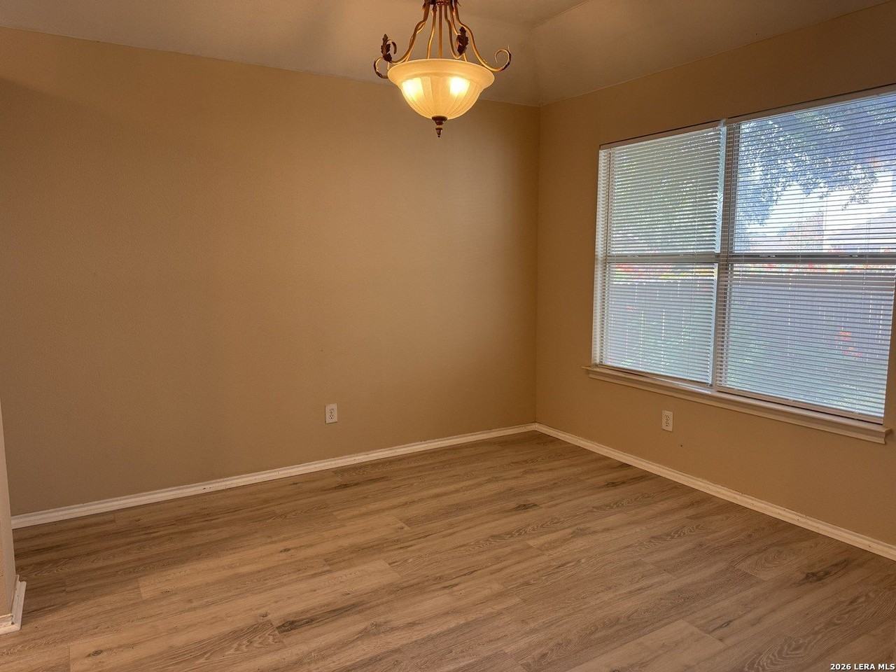 2805 Berry Way - Photo 5 of 21