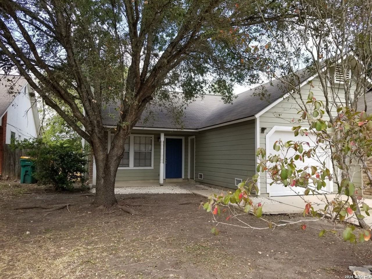 9207 Shadow Crest Dr - Photo 3 of 16