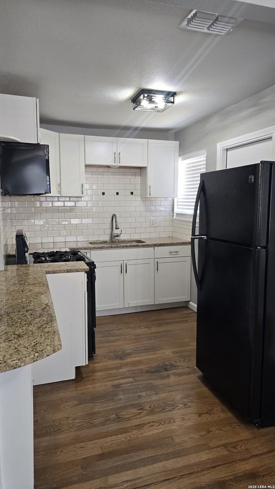 302 W Southcross Blvd - Photo 4 of 11